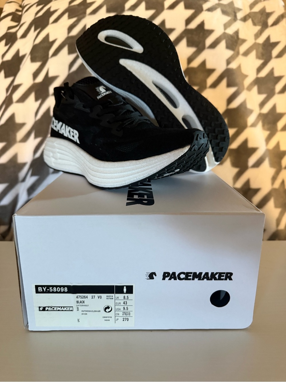 Pacemaker Men’s Low Top Lace-Up Athletic Sneaker Black/White Solid